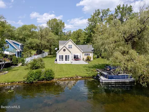 16 Heberts Cv, Monterey, MA 01245