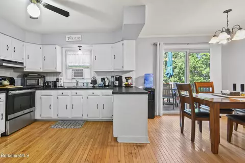 83 Devonshire Dr, Cheshire, MA 01225 photo 4