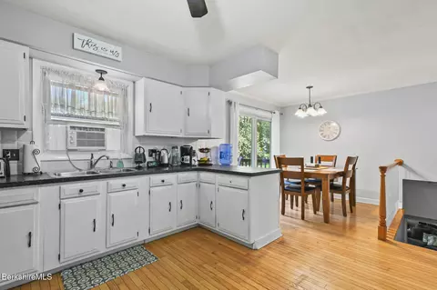 83 Devonshire Dr, Cheshire, MA 01225 photo 5