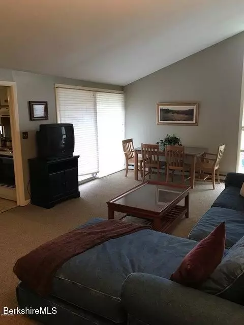 Dining - 189 Stratton Rd #E-3, Williamstown, MA 01267 photo 1 of 1