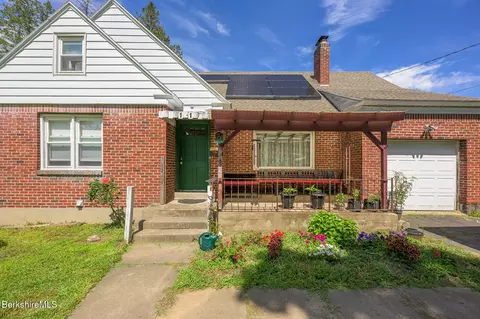 11 Sampson Pkwy, Pittsfield, MA 01201