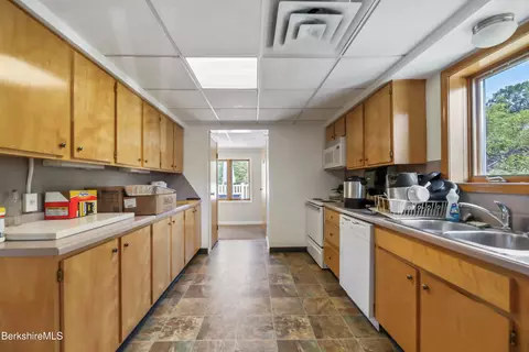 Kitchen - 2 Rolling Hls #BLDG 2-4, Lenox, MA 01240 photo 3 of 3