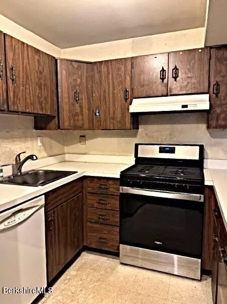 Kitchen - 2 Rolling Hls #BLDG 2-4, Lenox, MA 01240 photo 1 of 3