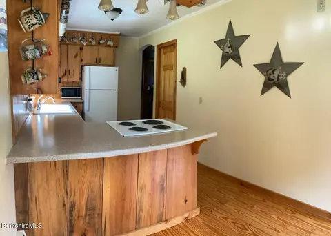 Kitchen - 480 Mohawk Trl, Drury, MA 01343 photo 2 of 3