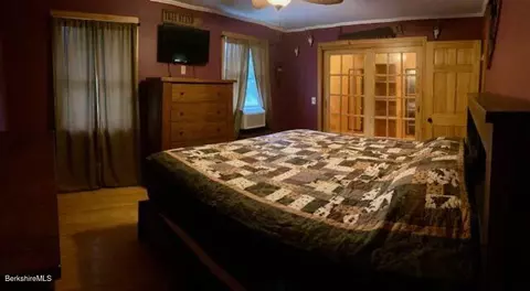 Bedroom - 480 Mohawk Trl, Drury, MA 01343 photo 3 of 4