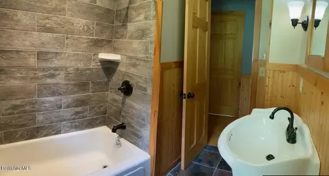 Bath - 480 Mohawk Trl, Drury, MA 01343 photo 1 of 2