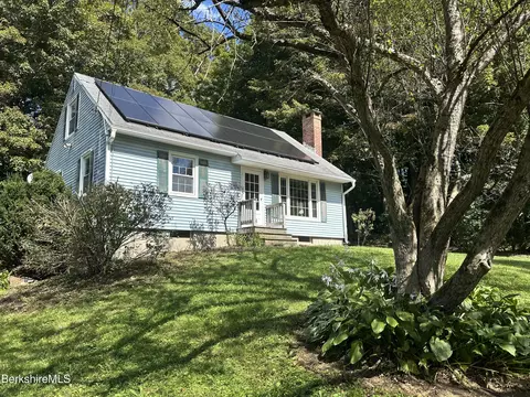 40 Stringer Ave, Lee, MA 01238