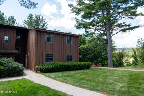51 Churchill Crst #51, Pittsfield, MA 01201