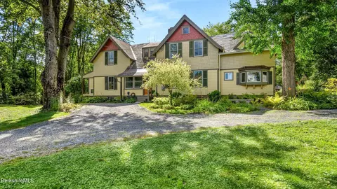 220 Kemble St, Lenox, MA 01240