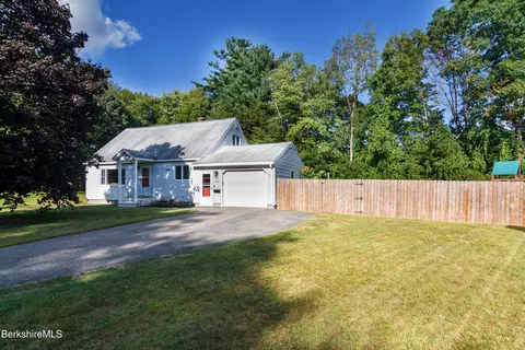 210 Pine Grove Dr, Pittsfield, MA 01201