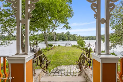 96 Lakeshore Dr, Wayland, MA 01778