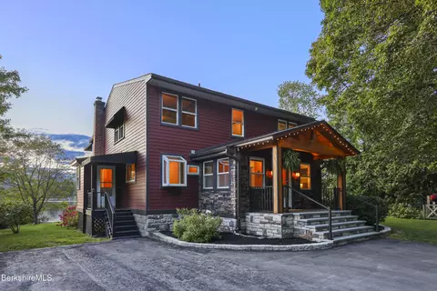 619 Lakeway Dr, Pittsfield, MA 01201