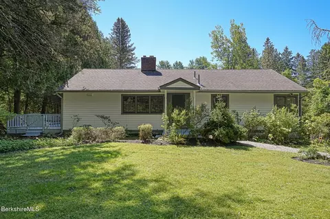 59 Hawthorne St, Stockbridge, MA 01262