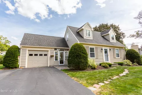 59 Bellmore Dr, Pittsfield, MA 01201