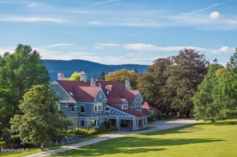 11 Prospect Hl #F, Stockbridge, MA 01262