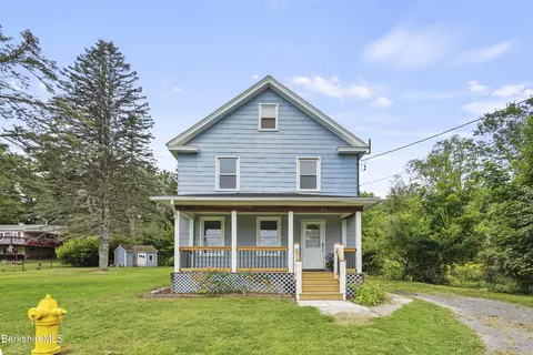 211 Mohegan St, Pittsfield, MA 01201