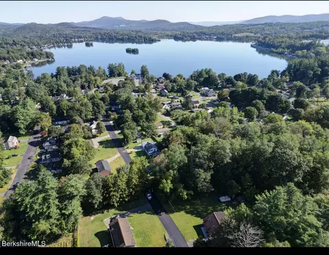 69 Daytona Ave, Pittsfield, MA 01201