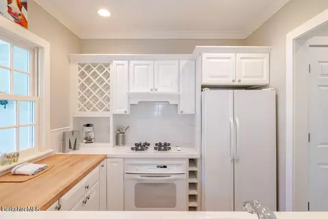 Kitchen - 454 Main Rd #2, Monterey, MA 01245 photo 2 of 3
