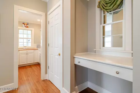 Entry Way - 454 Main Rd #2, Monterey, MA 01245 photo 2 of 3