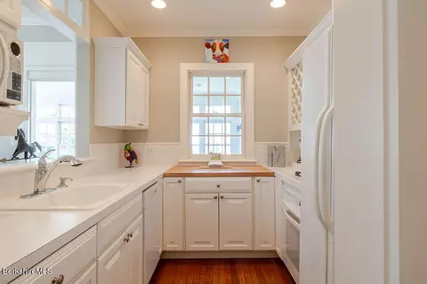 Kitchen - 454 Main Rd #2, Monterey, MA 01245 photo 1 of 3