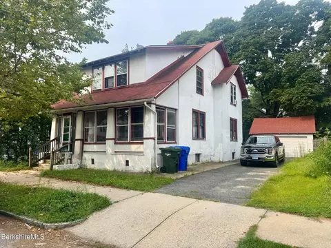 90 Rochelle St, Springfield, MA 01109