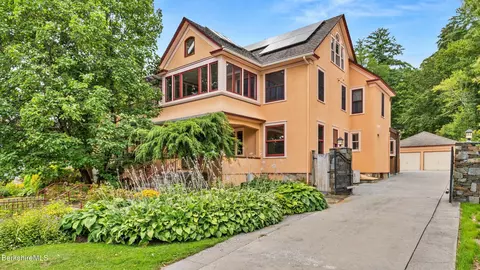 20 Prospect St, Great Barrington, MA 01230