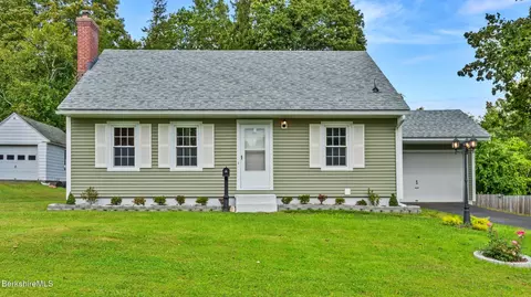 32 Velma Ave, Pittsfield, MA 01201
