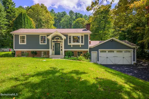 851 E New Lenox Rd, Pittsfield, MA 01201