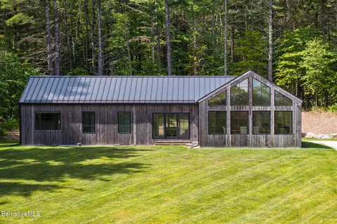 414 S Undermountain Rd, Sheffield, MA 01257