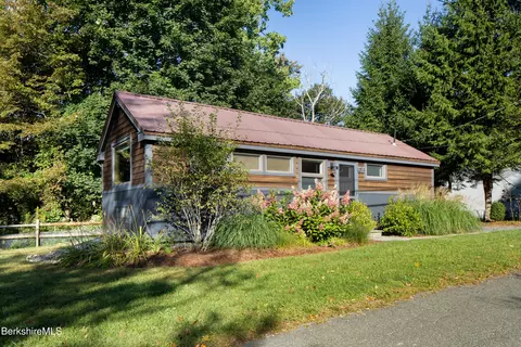 23 High St, West Stockbridge, MA 01266