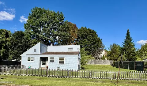 46 Bossidy Dr, Pittsfield, MA 01201