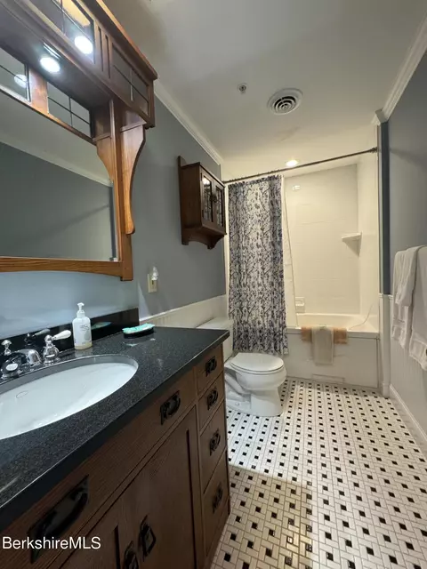 Bath - 37 Corey Rd #866, Hancock, MA 01237 photo 1 of 2