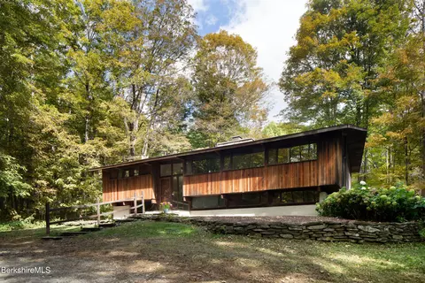 118 Beartown Mountain Rd, Monterey, MA 01245