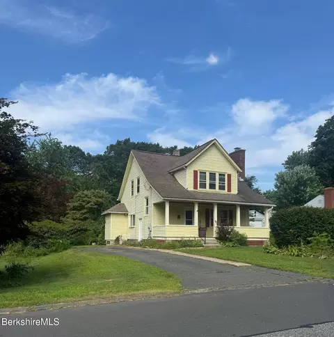 44 Edmund St, East Longmeadow, MA 01028