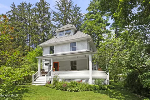12 Barrington Pl, Great Barrington, MA 01230