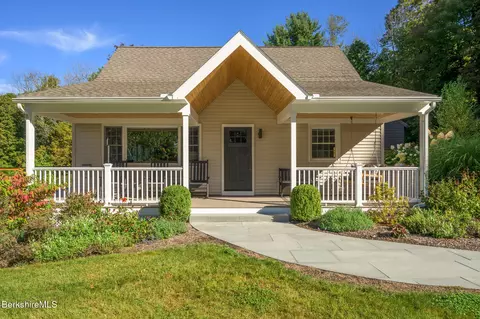 7 Maple View Dr, West Stockbridge, MA 01266