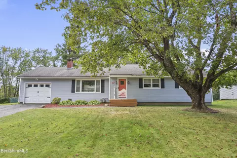 17 Sunnyside Dr, Dalton, MA 01226