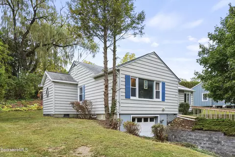 27 Willshire Dr, Williamstown, MA 01267