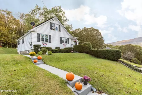 17 Morningside Ave, Adams, MA 01220