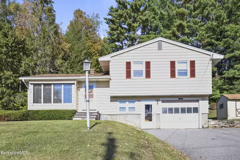 52 Leonard St, Adams, MA 01220