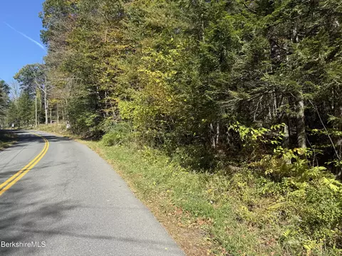 1 Wade Inn Rd, Becket, MA 01223