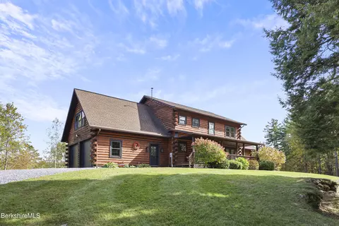 1020 Cascade St, Pittsfield, MA 01201