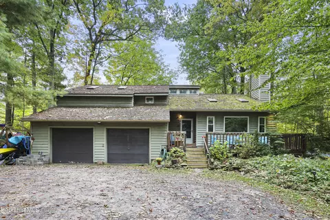1592 County Rd, Great Barrington, MA 01230