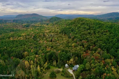 15 W Stockbridge Rd, Stockbridge, MA 01262