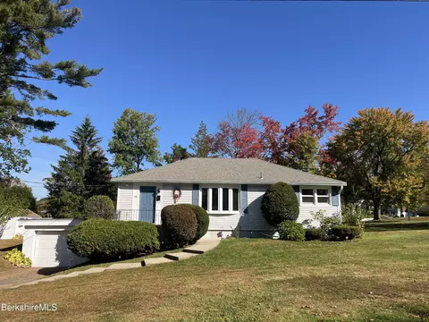 39 Highlawn Dr, Pittsfield, MA 01201