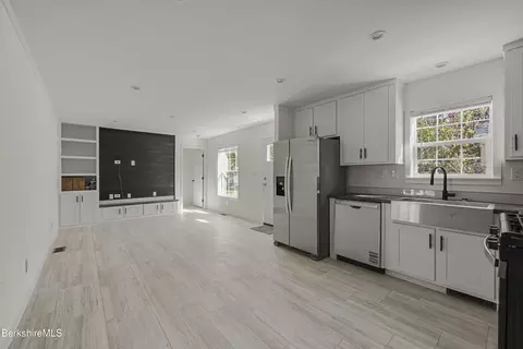 8 Apache Dr, North Adams, MA 01247 photo 7