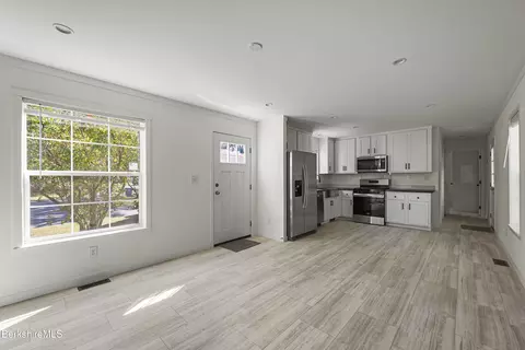 8 Apache Dr, North Adams, MA 01247 photo 4