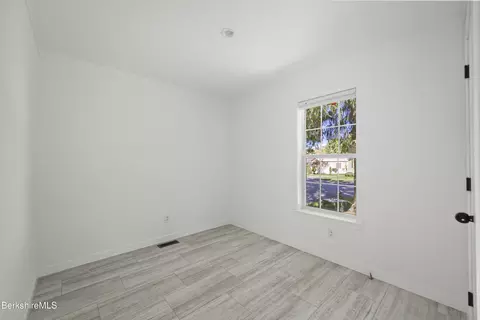 8 Apache Dr, North Adams, MA 01247 photo 10