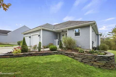 28 Walden Ln, Pittsfield, MA 01201