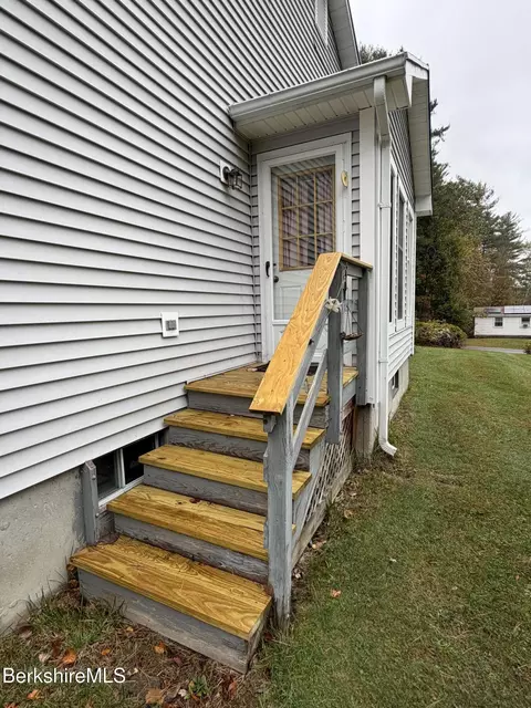 165 George Street St, Lee, MA 01238 photo 7